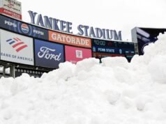 Tempestade de inverno interrompe viagens de férias nos EUA pelo Nordeste e Grandes Lagos