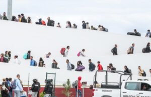 Apesar da vitória, os imigrantes continuam presos enquanto o gelo tenta afastá-los