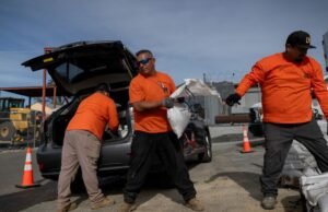 Tempestades de férias: evacuações de SoCal, fechamento de estradas e dicas de segurança