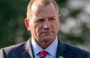 Republicano Republicano Americano. Troy Nehls, do Texas, se aposentará no final da temporada
