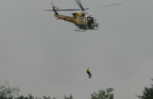 Mulher resgatada após ficar presa a 14 quilômetros em San Jose Creek durante a tempestade SoCal