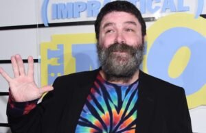 Mick Foley se separa da WWE por causa de seu relacionamento com Trump