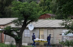 Tiroteio em massa em bar sul-africano deixa 12 mortos, incluindo 3 crianças