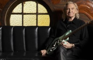 Por que Joe Walsh está vendendo um monte de suas coisas antigas?