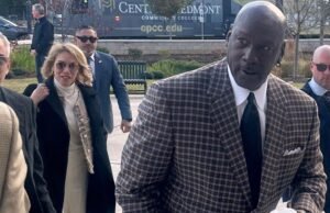 Michael Jordan testemunha a vestimenta de sua liderança através da Nascar