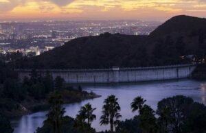 A ordem do governo federal Ladwp está considerando cuidadosamente 100 veículos de água potável e armazenamento de água