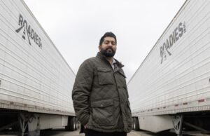 Por que o caminhoneiro indiano na Califórnia desapareceu durante as férias?