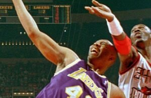 Laker Elden Campbell, conhecido por sua ineficácia, morreu aos 57 anos