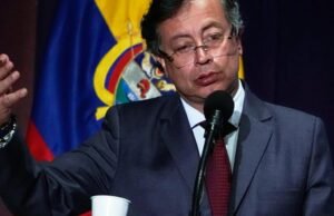 Colômbia diz que rebeldes do ELN mataram 2 policiais enquanto protestavam contra o aumento militar dos EUA