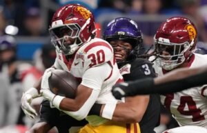 O nº 16 da USC sofreu uma derrota chocante, perdendo para o TCU no Alamo Bowl