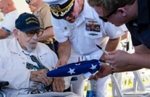 Ira ‘Ike’ Schab, um dos sobreviventes de Pearl Harbor, morreu aos 105 anos.