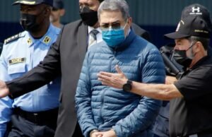 Honduras pretende prender ex-presidente Hernández após perdão de Trump