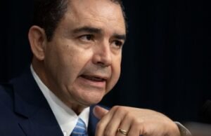 O perdão do representante docremrático da THRUKS Texas. Cuellar no caso de corrupção e conspiração