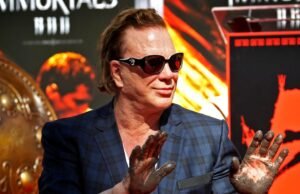 O ator Mickey Rourke enfrenta despejo de casa em Los Angeles por mais de US$ 60 milhões em aluguel não pago