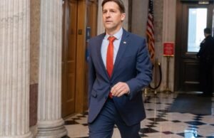 O ex-senador de Nebraska Ben Sasse anunciou seu diagnóstico de câncer avançado