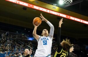 Lauren Betts adiciona o terceiro lugar da UCLA Pummels Oregon em Big Tale
