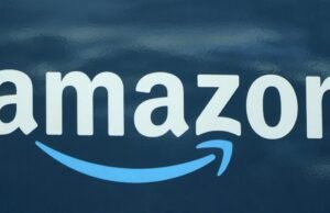 Vídeo: motorista de entrega da Amazon parece pegar um gato em casa no SoCal