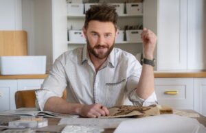 Bobby Berk viu muita coisa, mas a surpresa de US$ 100.000 em seu novo programa da HGTV fez seu queixo cair.