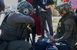 Prática democrática. Grijalva disse que agentes federais o atacaram durante uma operação no Arizona