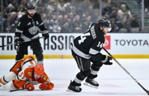 O hat-trick de Alex Laferriere leva os Kings à vitória sobre os Ducks