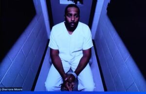 Sherrone Michigan O técnico Sherrone Moore foi acusado de três acusações de assassinato
