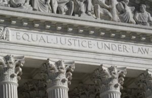 A Suprema Corte da República do Texas, que permite que o novo mapa eleitoral continue