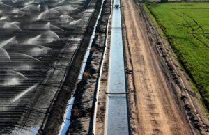 O governo federal deveria parar de distribuir água de graça, disse o relatório