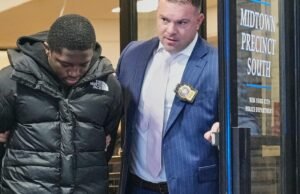 Suspeito de atirar em jatos, DB Kris Boyd, acusado de assassinato