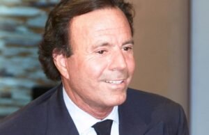 Feijóo quebra o silêncio após a defesa de Julio Iglesias por Ayuso: parece “surpreso” e vê a necessidade de uma investigação por parte do Tribunal Nacional.