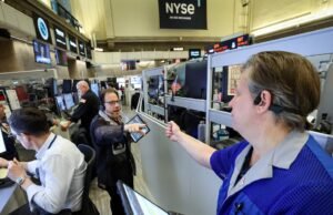 Mercados: Ações e títulos públicos caem e risco país volta a se aproximar dos 600 pontos