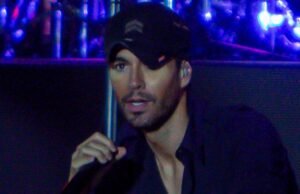 Enrique Iglesias está se distanciando dos irmãos e evitando a polêmica em torno das acusações de abuso sexual por parte de seu pai.