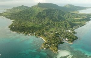 Entre a história inundada e as florestas virgens: esta é Weno, a remota ilha vulcânica que impressiona pelo seu poder e herança.