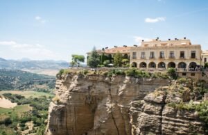O Parador à beira de um penhasco em uma das cidades mais bonitas da Espanha