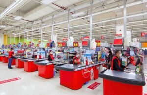 O governo assinou um acordo para fornecer emprego legal a milhares de jovens nos shoppings