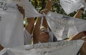 Venezuela liberta dezenas de presos políticos