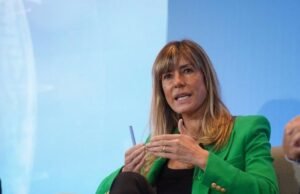 O juiz Peinado instruiu a UCO a investigar as 22 reuniões que Begoña Gómez teve com uma empresa de desenvolvimento de software para sua cátedra.