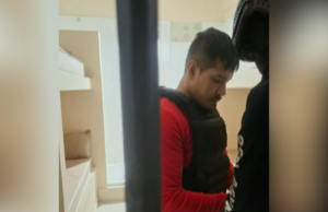 O momento exato em que a polícia paraguaia entregou ‘El Monstruo’ às autoridades peruanas