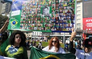 Os cinco golpistas do Brasil tiveram sua fiança suspensa e estão em prisão domiciliar
