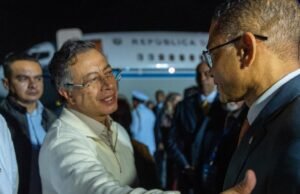 Gustavo Petro já está no Panamá para o Fórum Econômico Internacional, entre o conflito com o Equador e seu encontro com Trump.