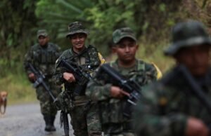 Relatórios da inteligência militar alertam que mais de 6 mil homens de grupos ilegais trabalham na fronteira com a Venezuela: há alerta para retirada para território nacional.