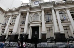 BCRA comprou mais de 200 milhões de dólares durante a semana mas o estoque caiu devido ao pagamento de dívidas