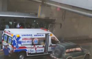 Um ônibus Metropolitano bateu em uma ponte na estação da Cidade do México e feriu muitas pessoas