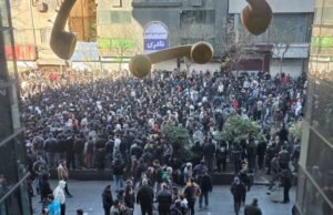 Polícia iraniana alerta sobre possível “revolta armada” no país após dias de protestos