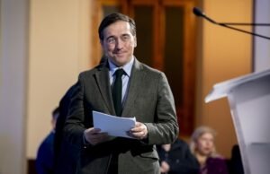 Albares felicitou o governo venezuelano pela amnistia em massa aos presos políticos e ofereceu o apoio da Espanha à transição.