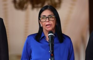Delcy Rodríguez disse que “não tem medo” de enfrentar divergências com os Estados Unidos e confirmou que consultou a administração Trump.