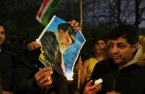 O governo iraniano restaurou as ligações internacionais, mas manteve o blecaute da internet após mais de 100 horas.