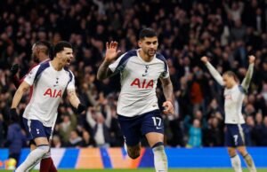 Apesar do gol de Cuti Romero, o Tottenham perdeu a final para o West Ham e piorou o momento difícil na Premier League.