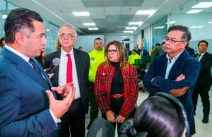 O Governo Petro está farto de Andrés Idárraga, o ministro responsável que há dois meses luta contra “todos”.
