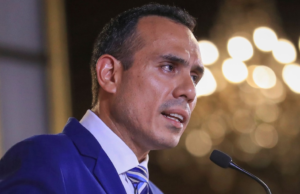 O escudo constitucional de José Jerí em frente ao Ministério Público: não podem atacar sua casa enquanto ele estiver no cargo.