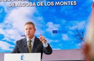 A página levanta a voz contra o novo modelo de financiamento e apela ao voto contra o que considera “abuso”.